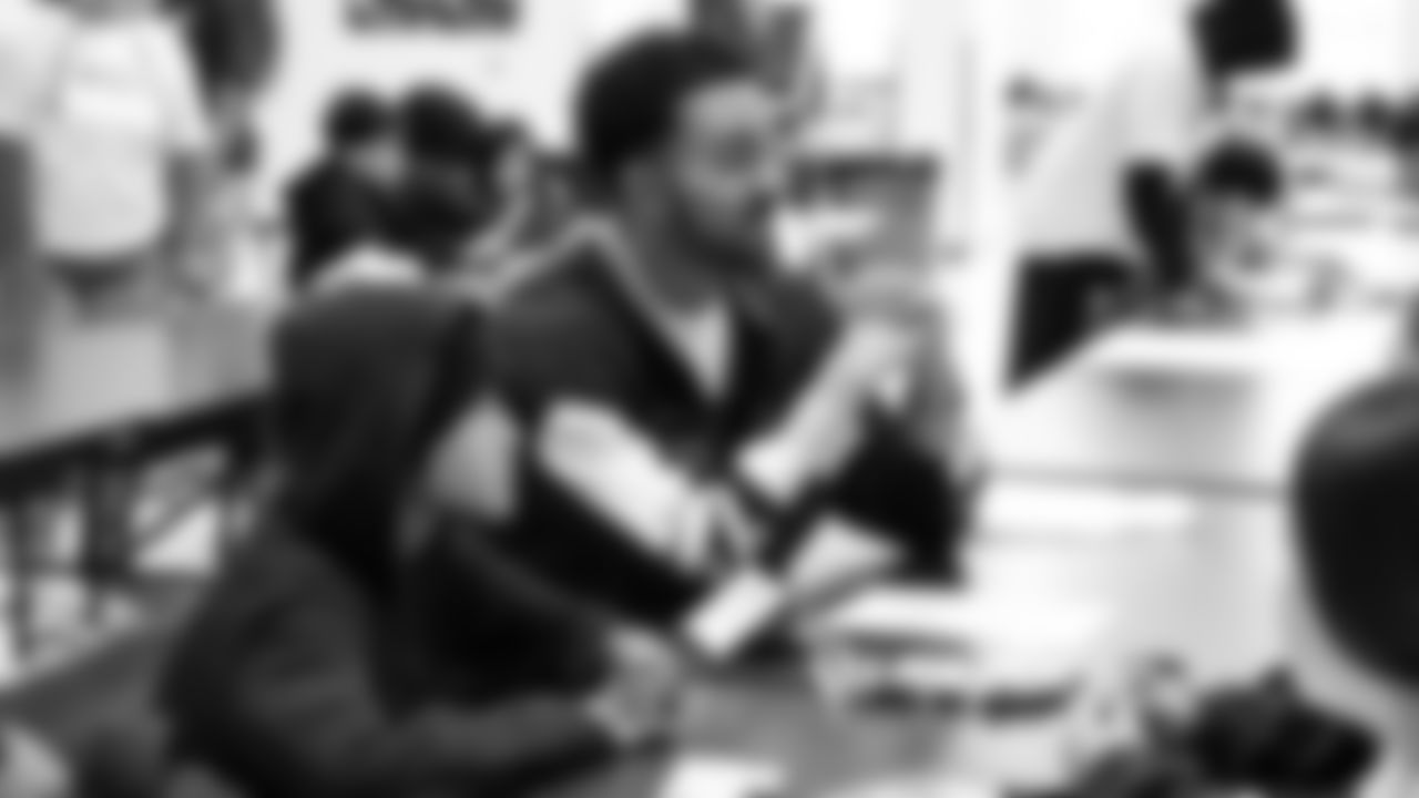 The Seahawks teamed up with EVERFI for a morning learning about mental health with students at Showalter Middle School on October 30, 2025.