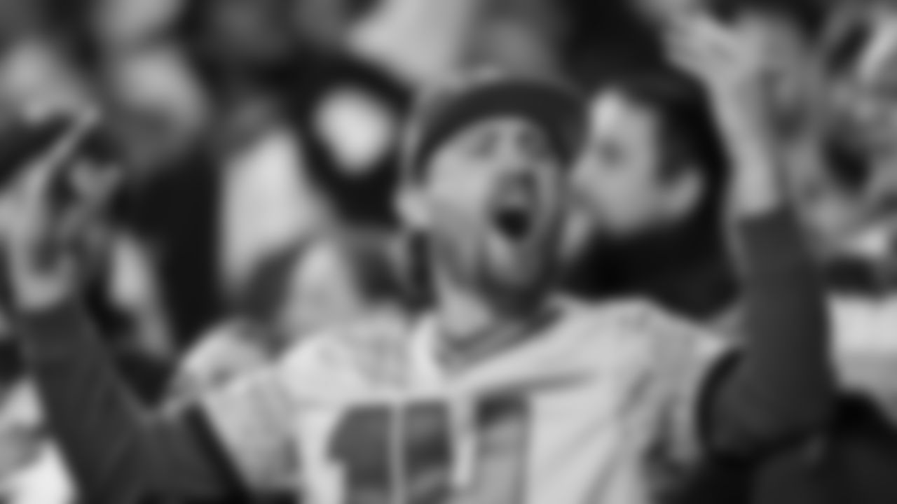 The 12s show up strong, traveling across the country for week 9 at the Commanders on Nov 2, 2025