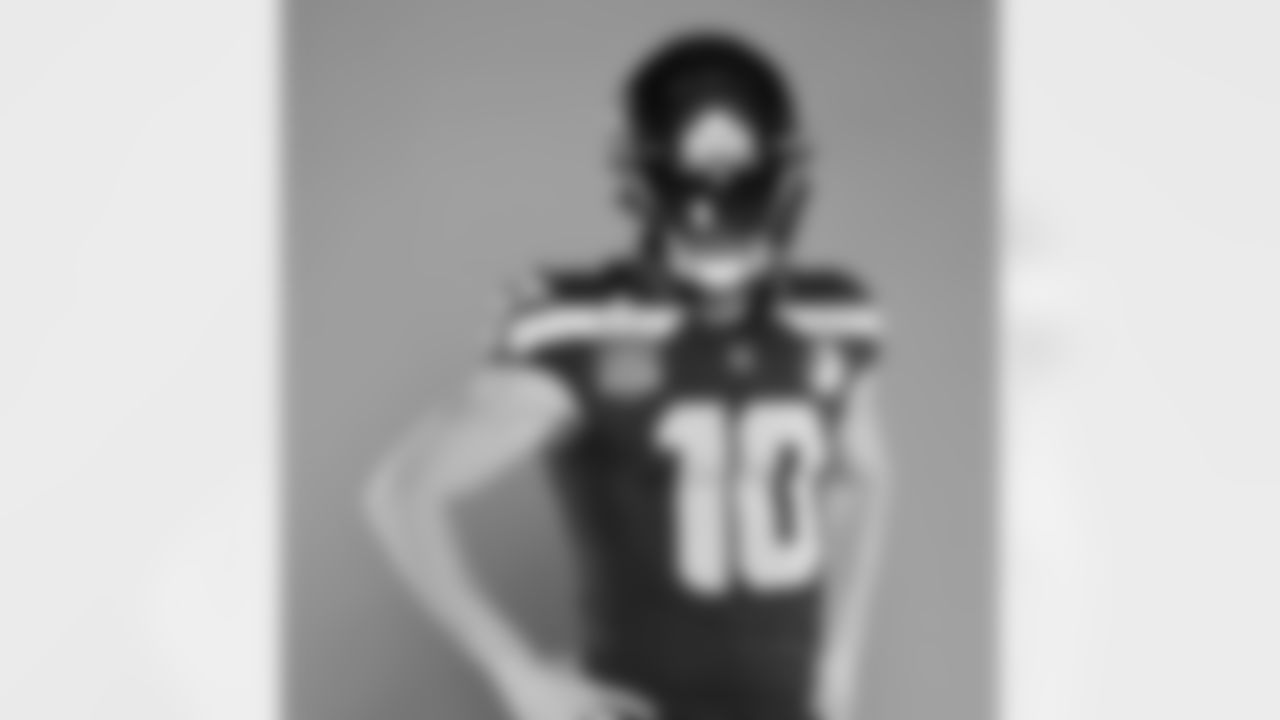 Seahawks wide receiver Cooper Kupp (10).