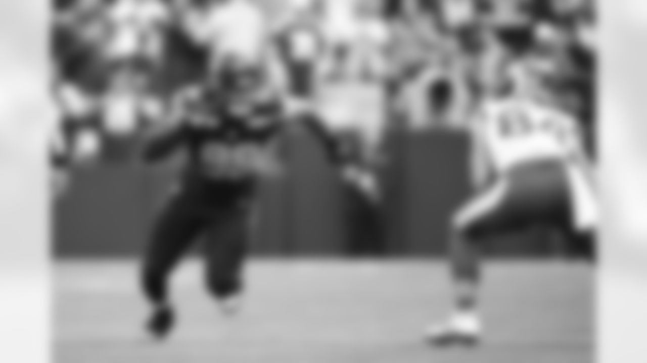 Seahawks defensive lineman Roy Robertson-Harris (98).