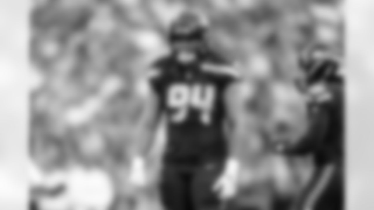 Seahawks defensive end Mike Morris (94)