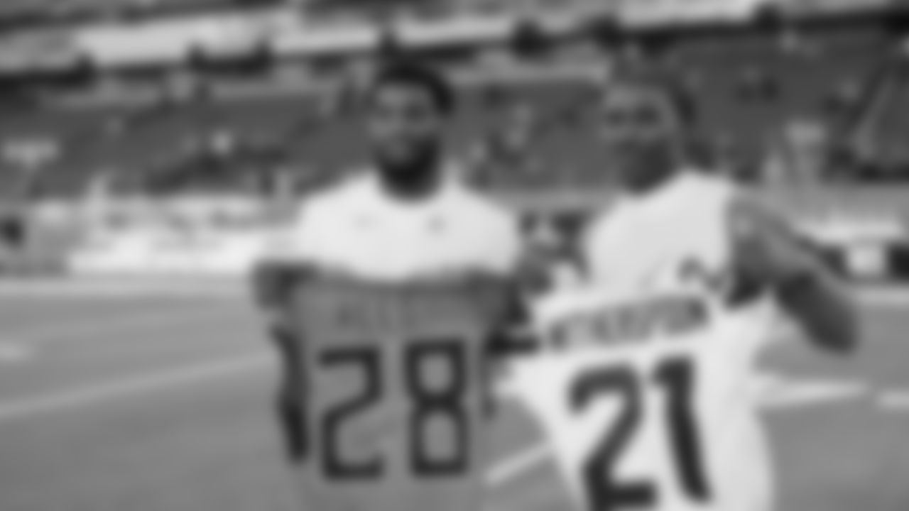 Seahawks celebrate the 30-24 win over the Tennessee Titans at Nissan Stadium on November 23, 2025.