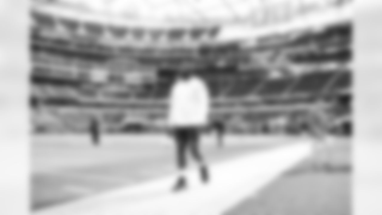 Seahawks tackle Charles Cross (67) warms up prior to the Week 11 matchup vs. the Rams at SoFi Stadium on Sunday, November 19, 2023.