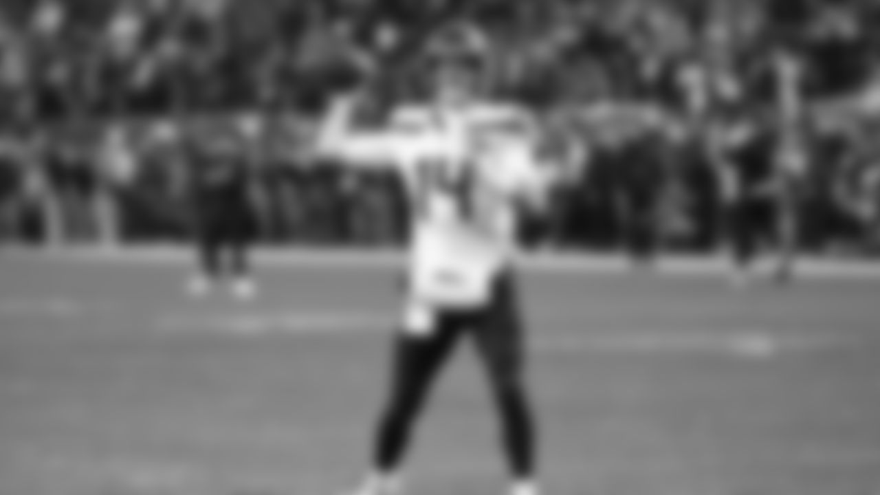 Seahawks quarterback Sam Darnold (14) warms up at Levi's Stadium for the Week 18 matchup vs. the 49ers.
