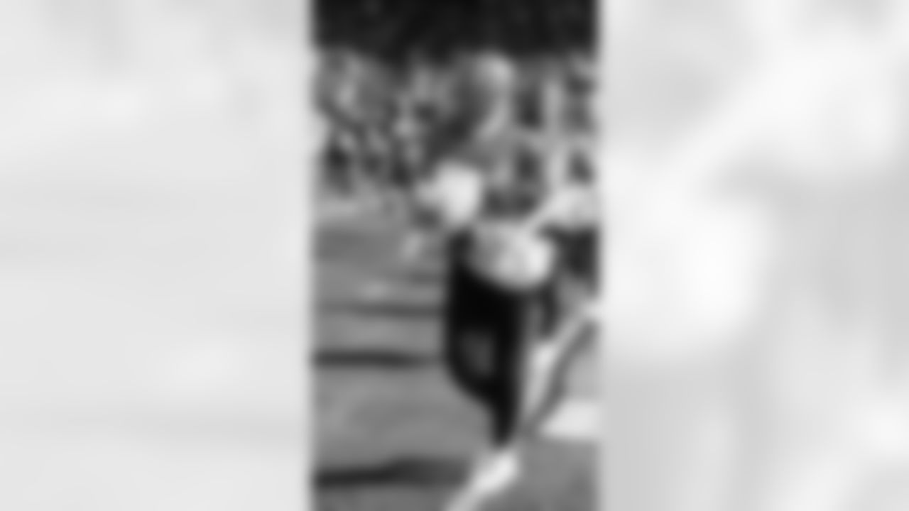 On Saturday, October 5th, Sea Gals/Seahawks Dancers alumni performed at Lumen Field.