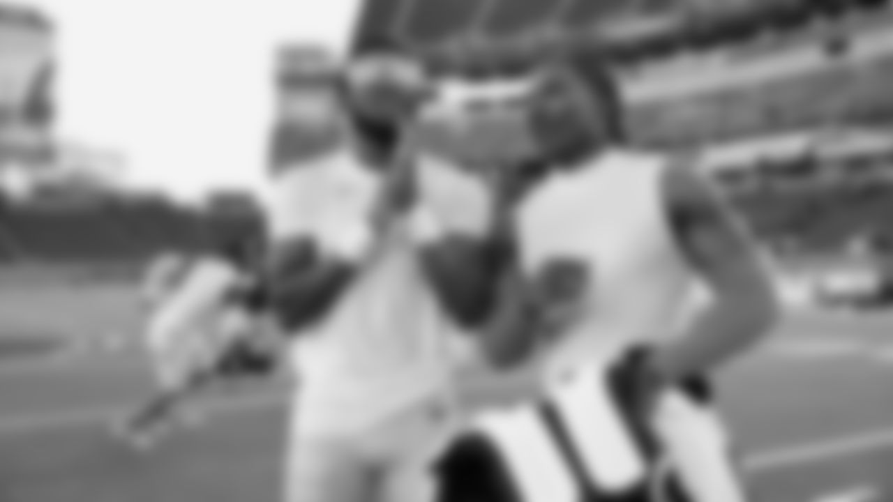 Seahawks celebrate the 30-24 win over the Tennessee Titans at Nissan Stadium on November 23, 2025.