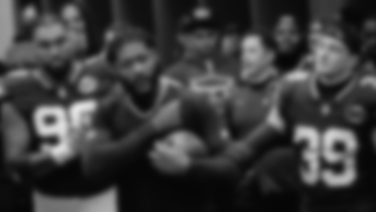 Seahawks linebacker Ernest Jones IV (13) vs. the Minnesota Vikings in Week 13.