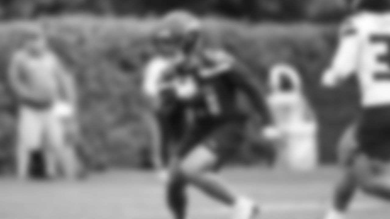 Running back Donovan Kaufman (21) practiced on day two of rookie minicamp on May 3, 2025 at the Virginia Mason Athletic Center.