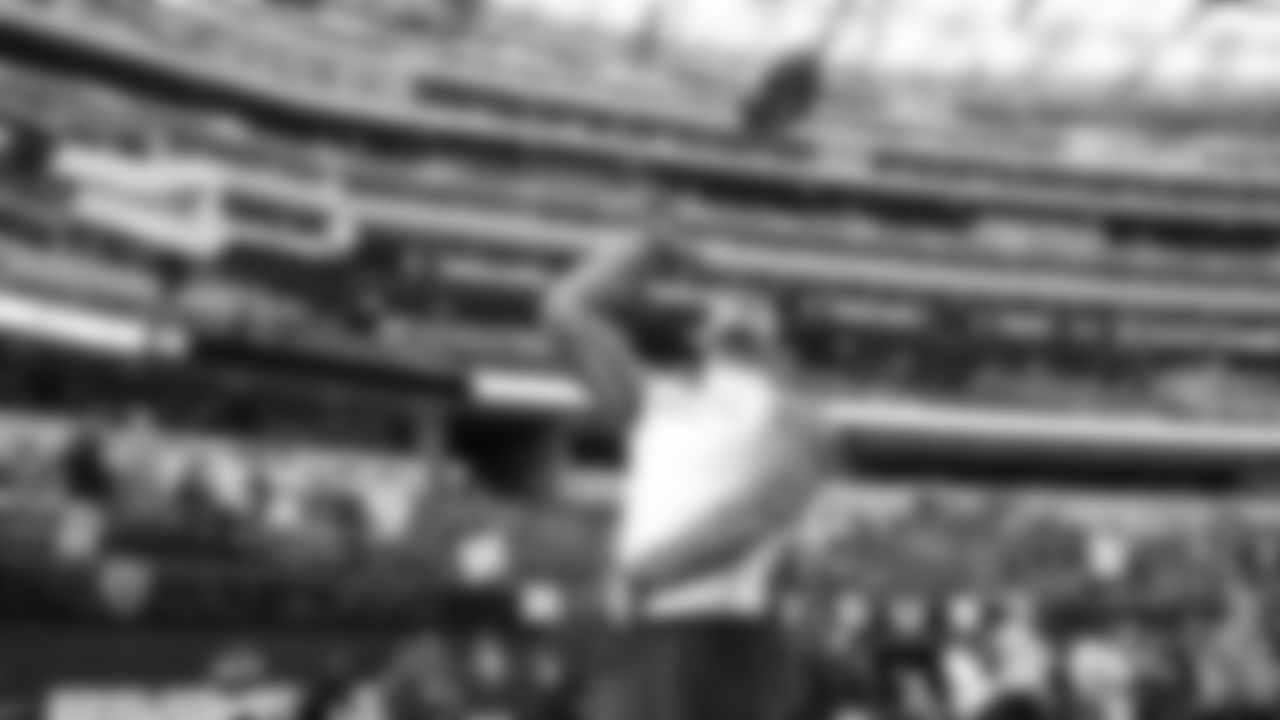 Seahawks tight end Elijah Arroyo (18) during pregame warmups at SoFi Stadium for the Week 11 matchup at the L.A. Rams.