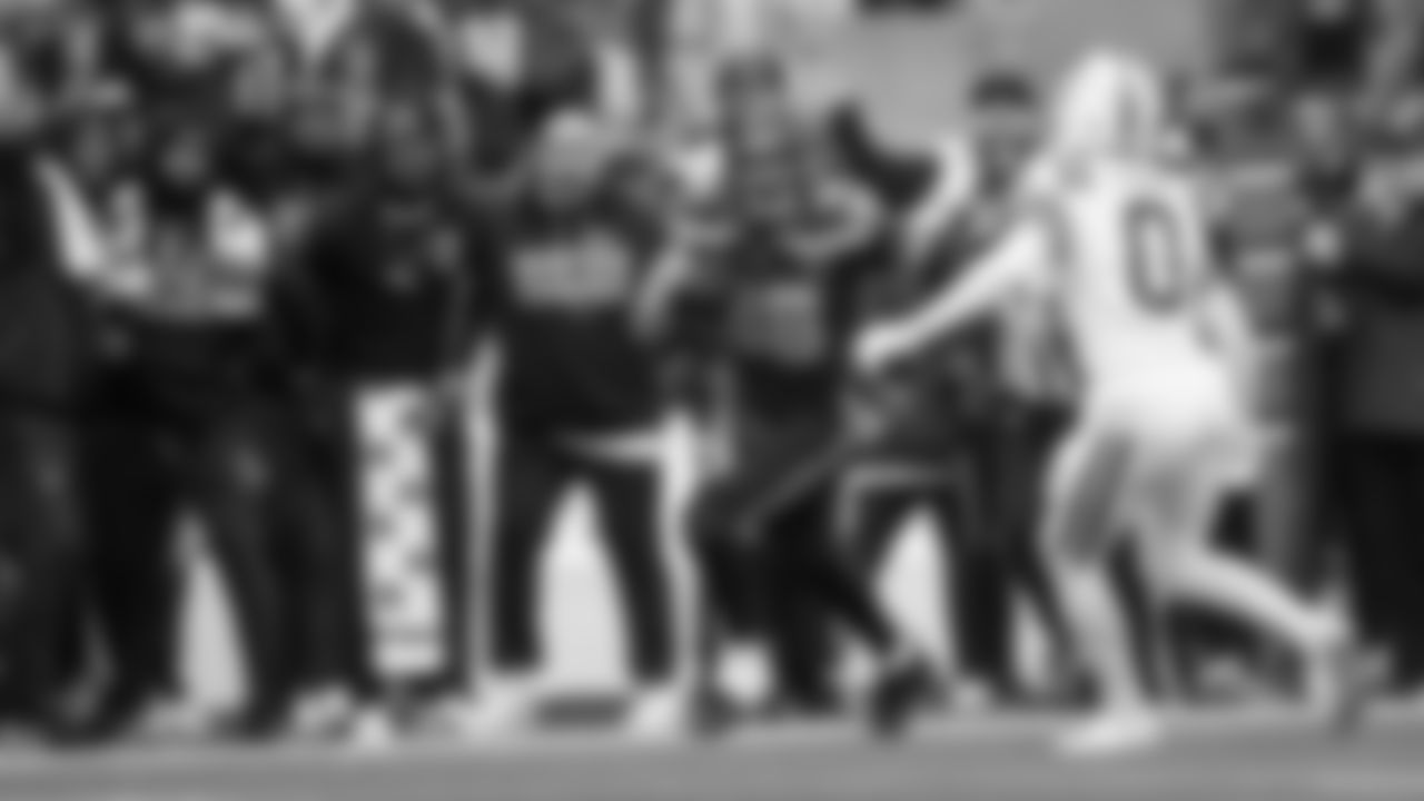 Tight end AJ Barner gains yardage up the right sideline.