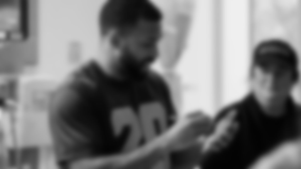 Seahawks Safety Julian Love and the Seahawks Dancers brought holiday spirit to Virginia Mason Medical Center's Critical Care Unit, visiting heart surgery patients and sharing encouragement during recovery.