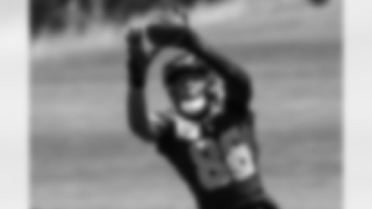 Seahawks tight end Pharaoh Brown (86)