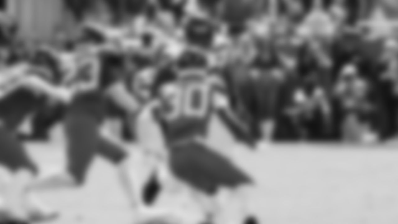 Seahawks tackle Charles Cross (67) at the Jacksonville Jaguars in Week 6.