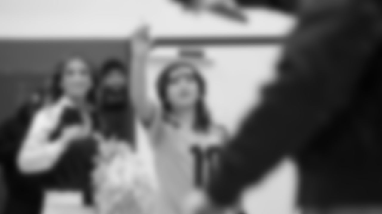 Students at Washington Middle School were surprised with a pep rally on Friday, bringing together the unique tie between sport and music. Blue Thunder, Seahawks Dancers and Legend Lofa Tatupu played a Super Bowl edition of Seahawks trivia, as well as a performance by Blue Thunder and special appearance by Seattle music legend and lead guitarist for Pearl Jam, Mike McCready.