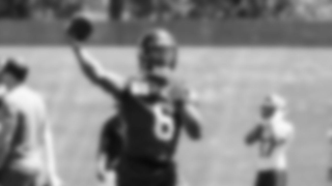 Seahawks quarterback Jalen Milroe (6)