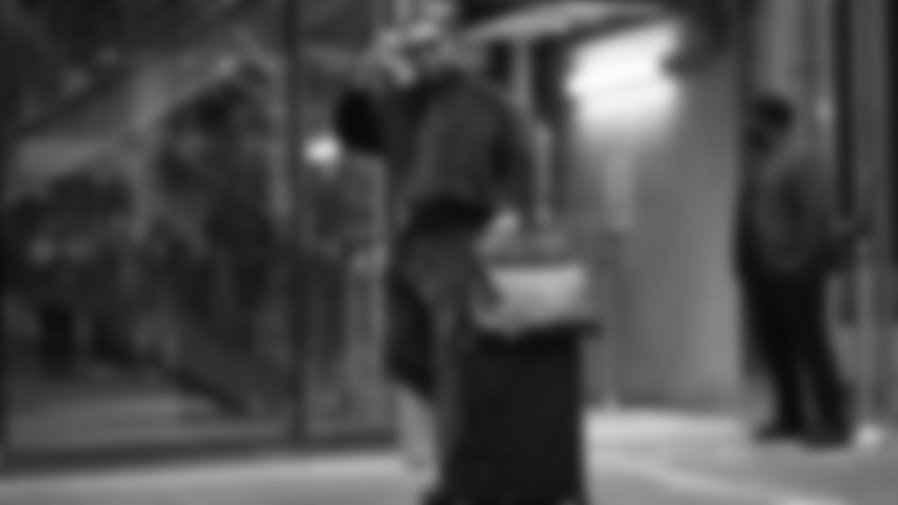 Seahawks linebacker Uchenna Nwosu (7) departed the team hotel for the Week 17 matchup vs. Panthers on December 28, 2025.