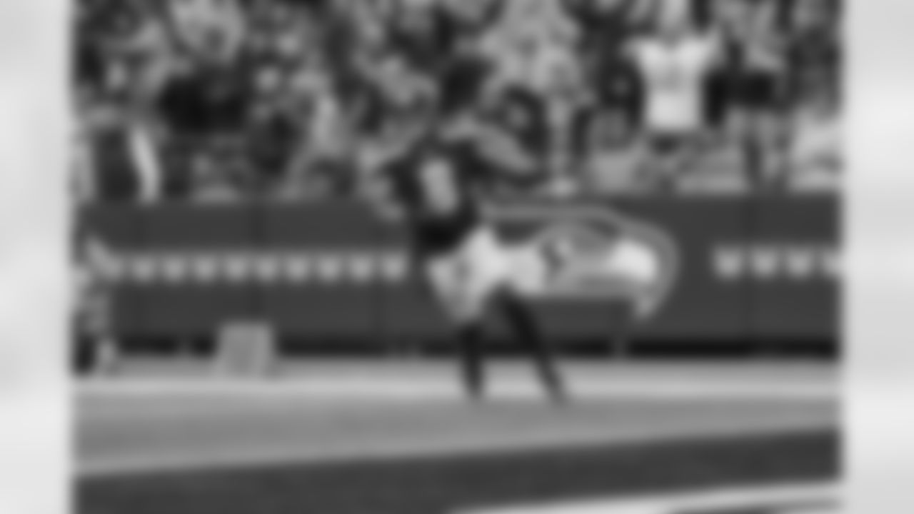 Seahawks safety Coby Bryant (8) picked off Cardinals QB Kyler Murray and returned it 69 yards for his first career touchdown in the 16-6 win over the Arizona Cardinals on November 24, 2024 at Lumen Field.