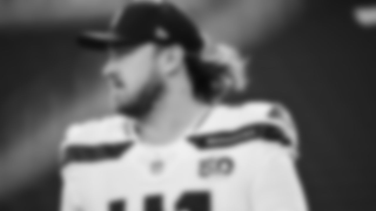 Seahawks long snapper Chris Stoll (41) warms up at Levi's Stadium for the Week 18 matchup vs. the 49ers.