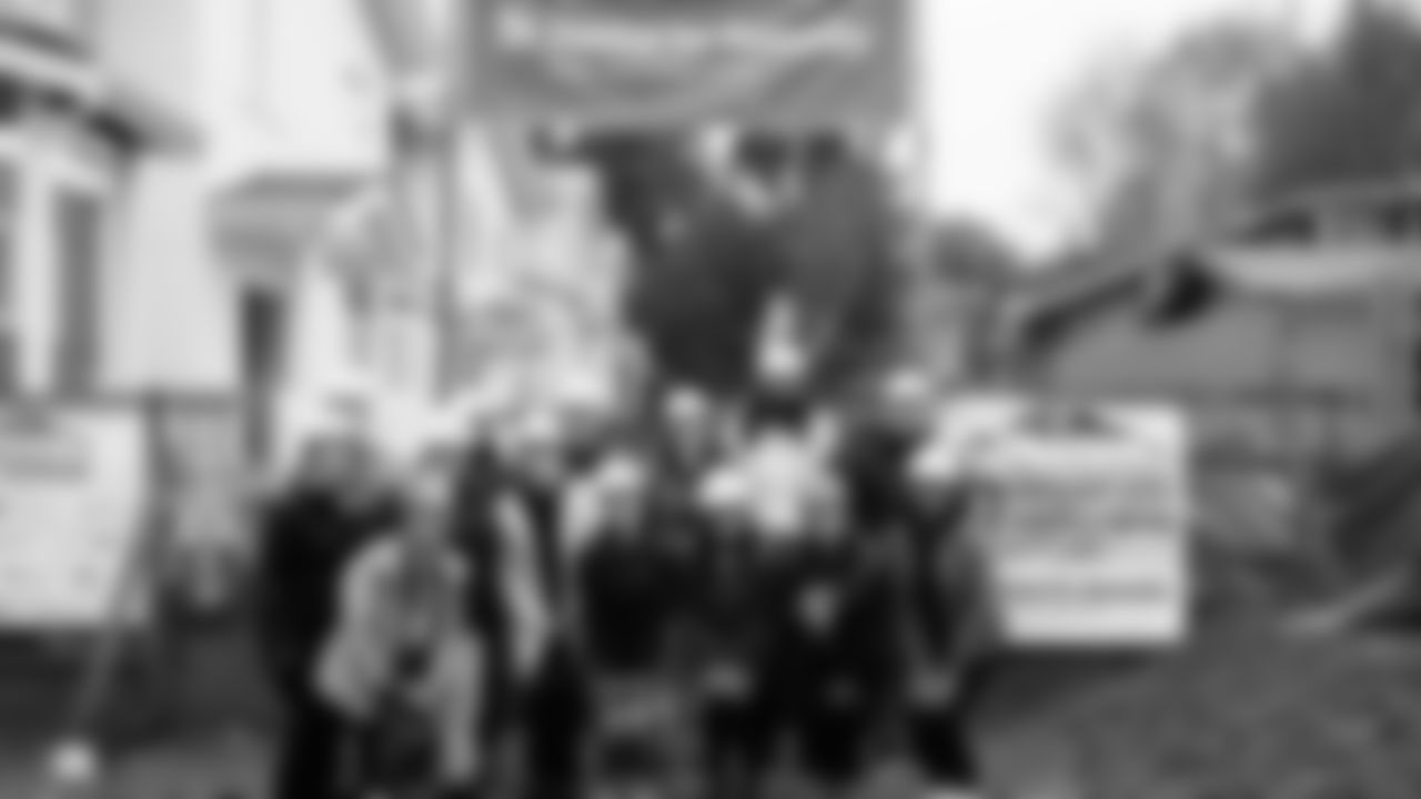 In recognition of Salute to Service Month, the Seahawks and Starbucks joined forces to learn, share, and build together to help provide affordable, stable housing to Veterans in our community.