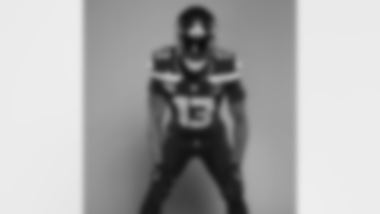 Seahawks linebacker Ernest Jones IV (13).