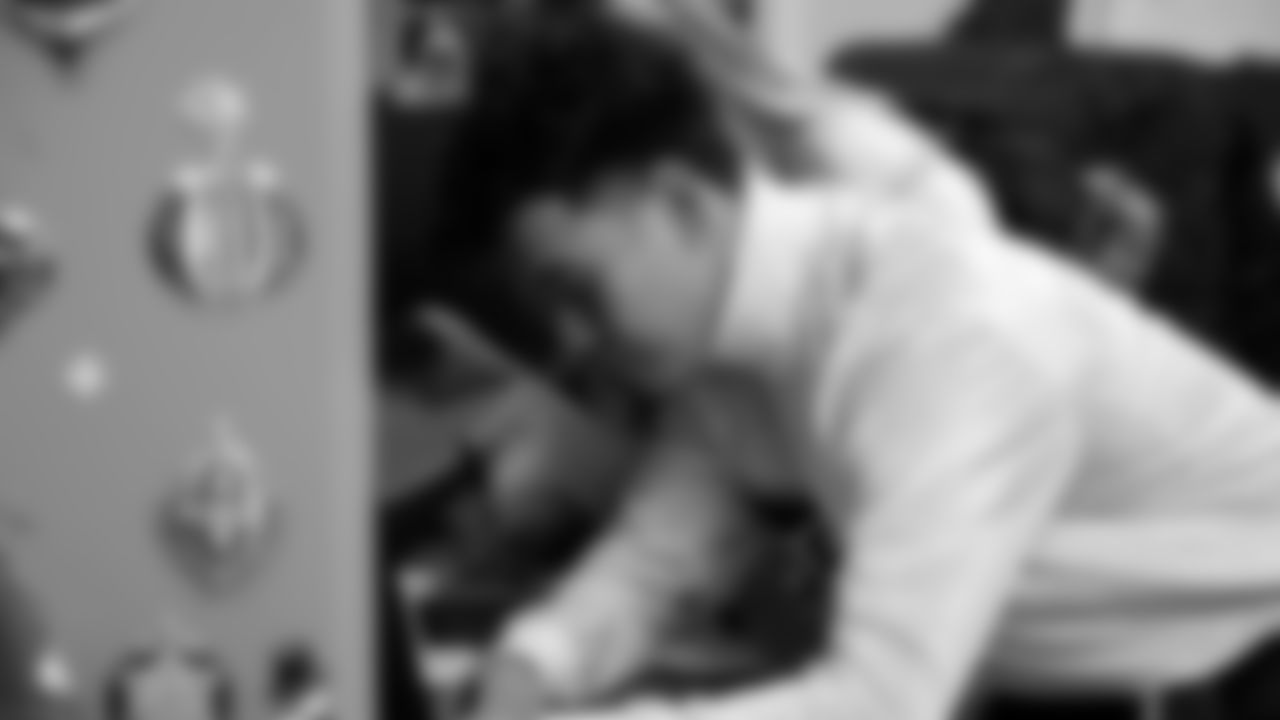 Seahawks Fullback Brady Russell, the Seahawks Dancers, and Blitz spent the day volunteering at Santa's Castle on Joint Base Lewis-McChord to celebrate the holidays and support service members and their families.