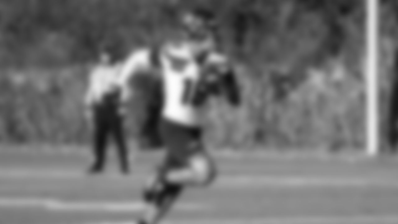 Seahawks tight end Elijah Arroyo (18) practiced on Wednesday, November 19 at the Virginia Mason Athletic Center.