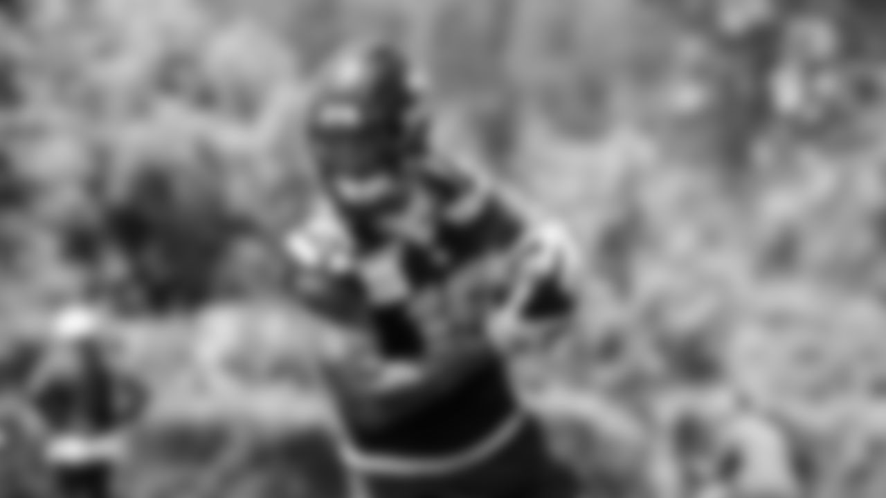 Seahawks tight end Elijah Arroyo (18)