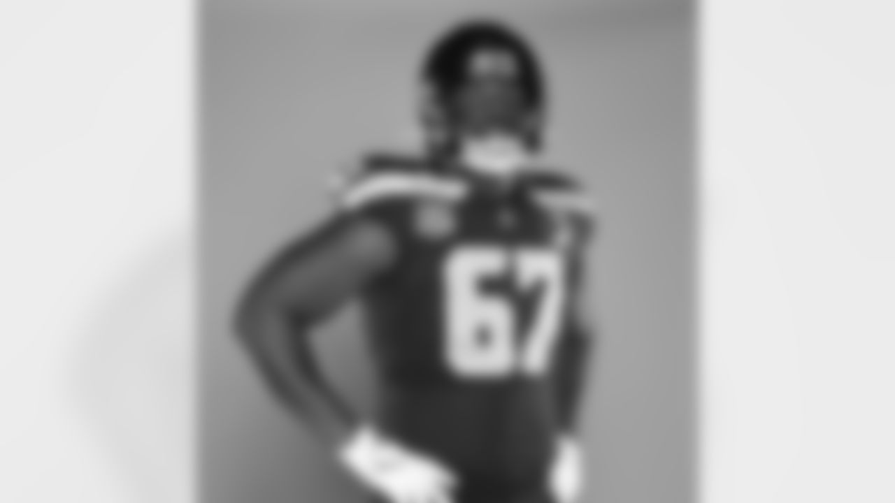 Seahawks tackle Charles Cross (67).