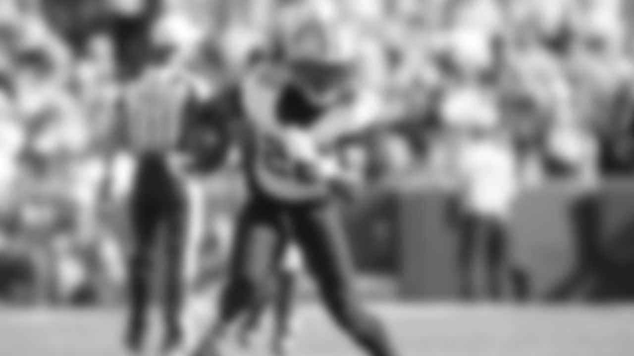 New Orleans Saints wide receiver Rashid Shaheed (22) carries against the Buffalo Bills in the second half of an NFL football game, Sunday, Sept. 28, 2025, in Orchard Park, N.Y. (AP Photo/Sue Ogrocki)