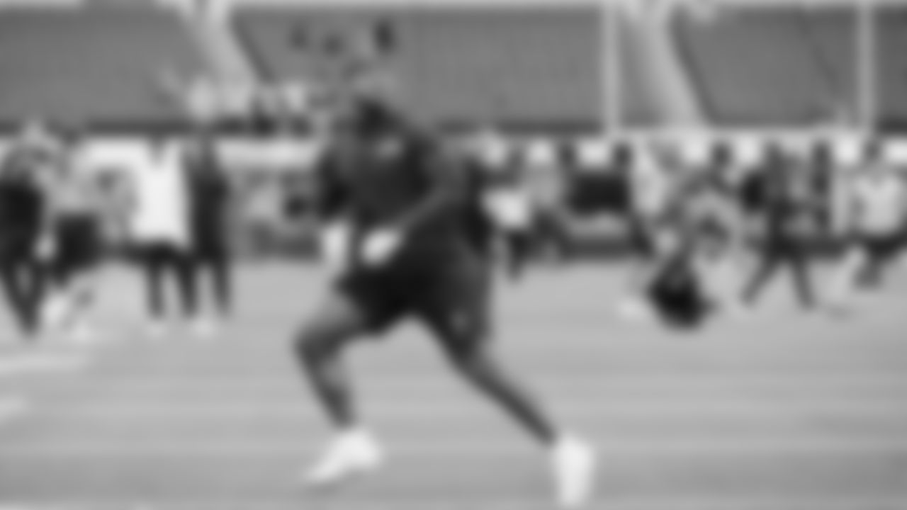 Seahawks running back Kenneth Walker III (9) during pregame warmups at SoFi Stadium for the Week 11 matchup at the L.A. Rams.