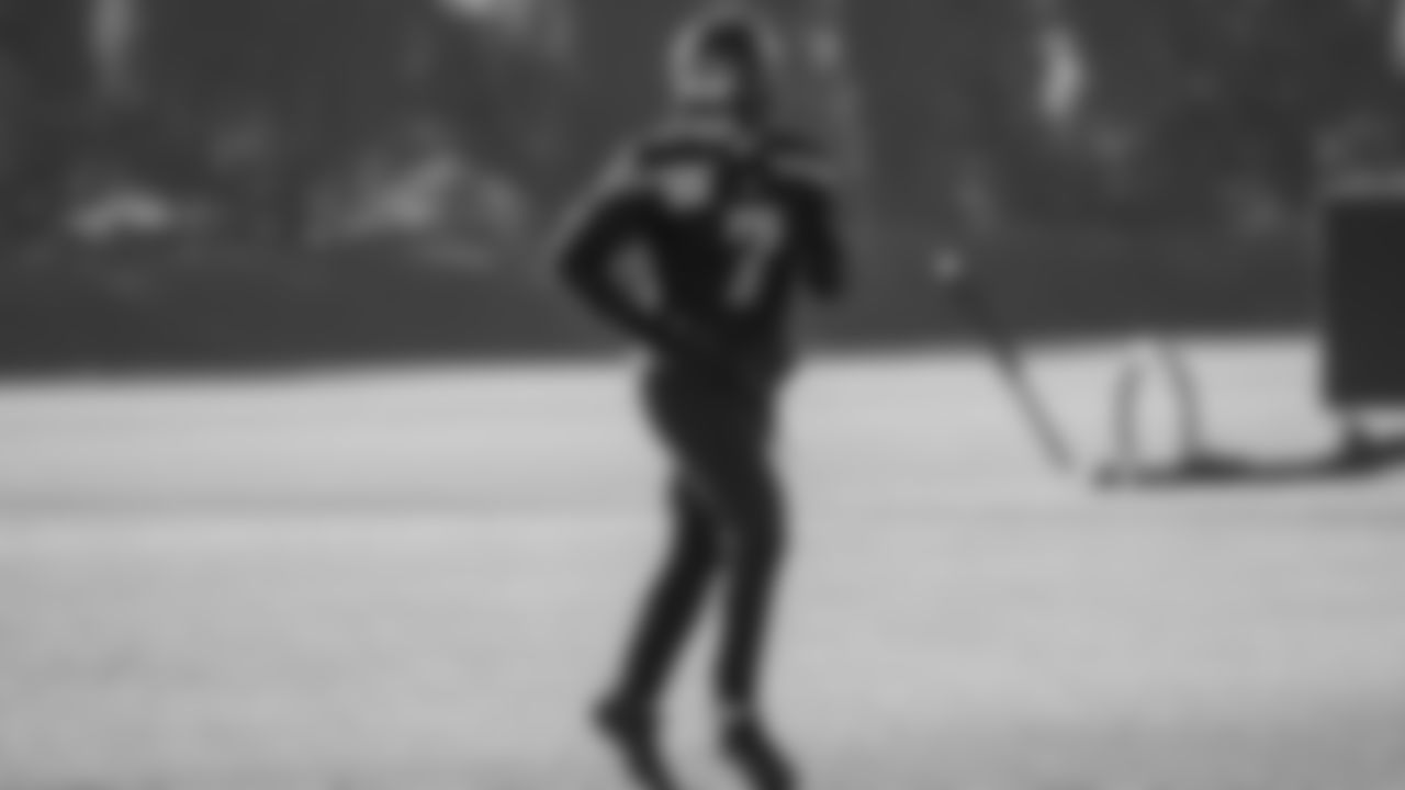 Seahawks linebacker Uchenna Nwosu (7) practiced on Wednesday, December 31, 2025 at the Virginia Mason Athletic Center.