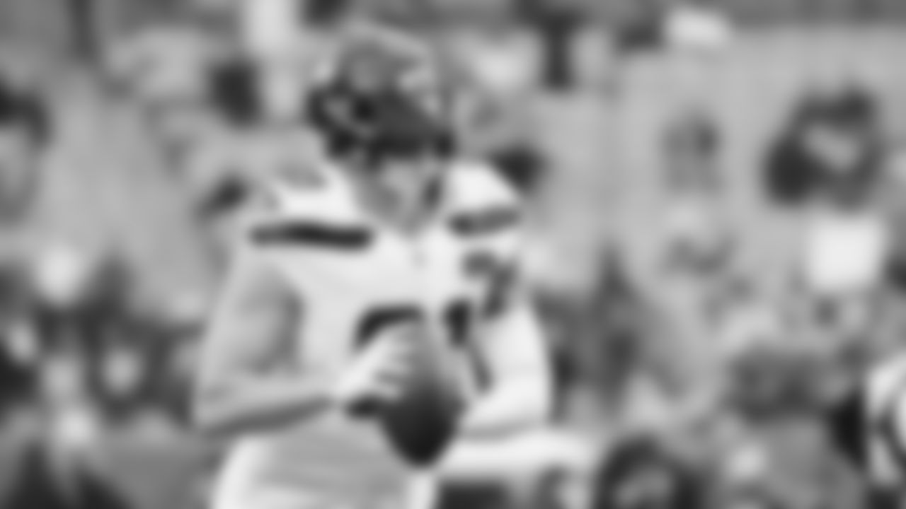 Seahawks tight end Eric Saubert (81) warms up at Bank of America Stadium for the Week 17 matchup vs. Panthers on December 28, 2025.