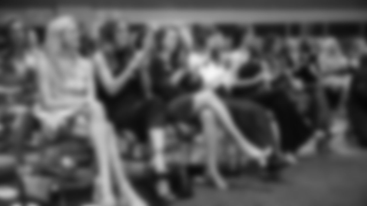 On Friday, October 3rd, The Seahawks Dancers hosted a Sea Gals/Seahawks Dancers reunion at Lumen Field to celebrate their 50th season.