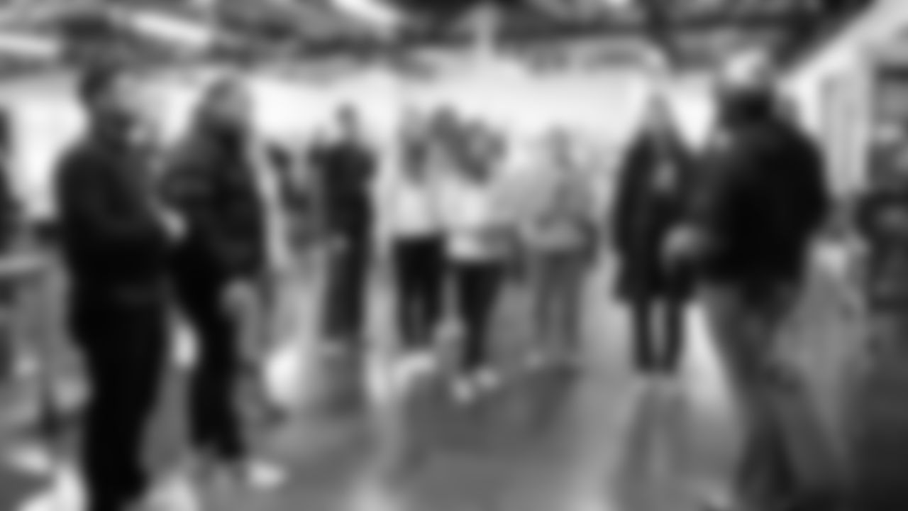 Seahawks Legend Bryan Walters, Dancers, Blitz and volunteers helped sort 4,800 pounds of action green apples at the Food Lifeline distribution center on January 22, 2026.