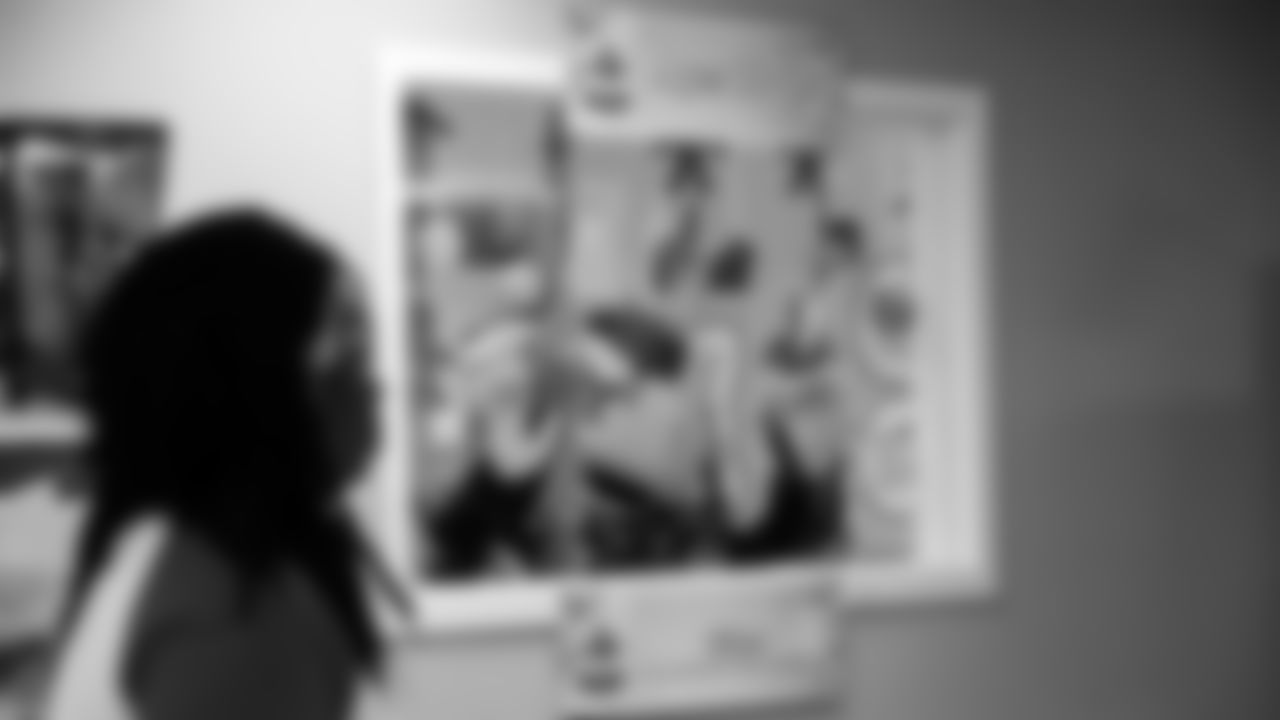 Seahawks Fullback Brady Russell, the Seahawks Dancers, and Blitz spent the day volunteering at Santa's Castle on Joint Base Lewis-McChord to celebrate the holidays and support service members and their families.