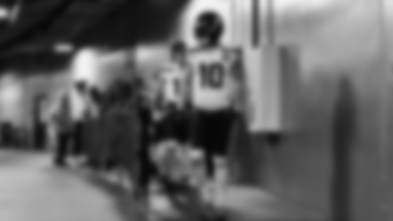 Seahawks wide receiver Cooper Kupp (10) warms up at Bank of America Stadium for the Week 17 matchup vs. Panthers on December 28, 2025.