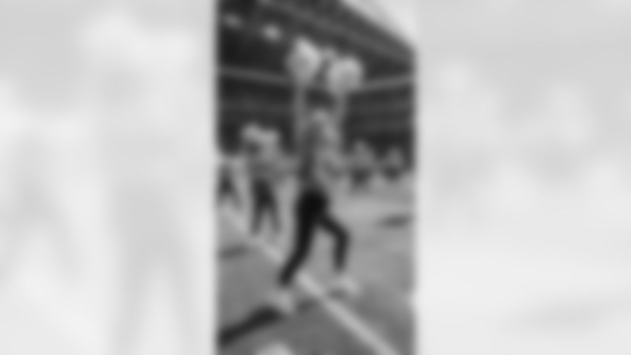 On Saturday, October 5th, Sea Gals/Seahawks Dancers alumni performed at Lumen Field.