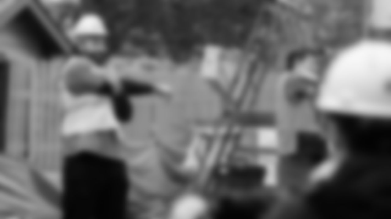 In recognition of Salute to Service Month, the Seahawks and Starbucks joined forces to learn, share, and build together to help provide affordable, stable housing to Veterans in our community.