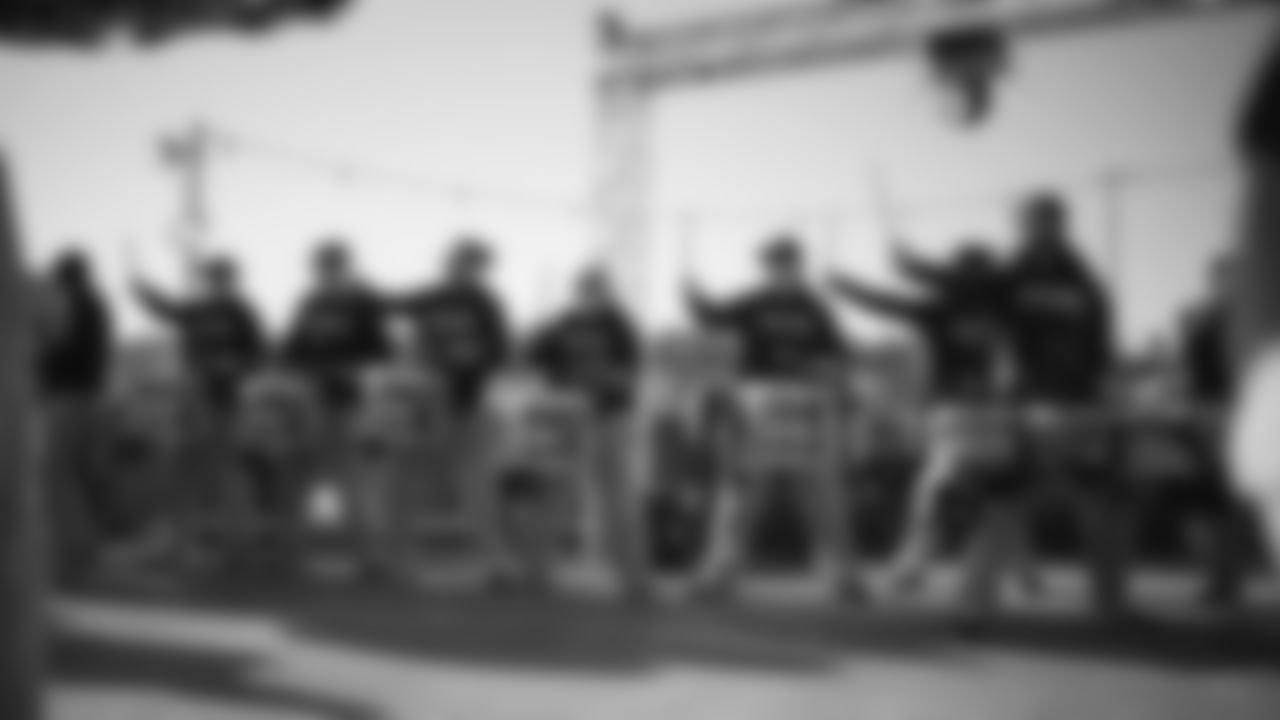 12s turned out for the Blue Friday Fan Rally, Friday, January 23 ahead of the NFC Championship game. The Seahawks ChampionSHIP cruised across Lake Washington and Lake Union, ending at Lake Union Park for the Fan Rally, featuring Seahawks Dancers, Legends, Blue Thunder and more.