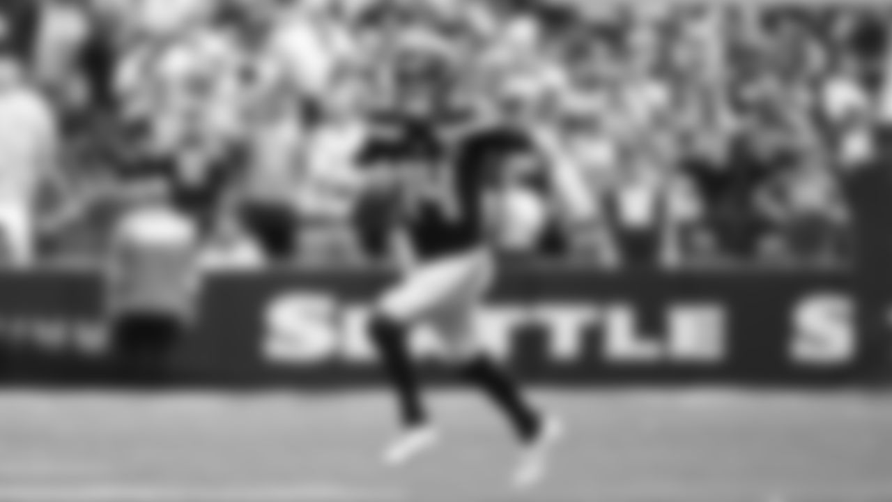 Seahawks quarterback Sam Darnold (14) vs. the San Francisco 49ers in Week 1.