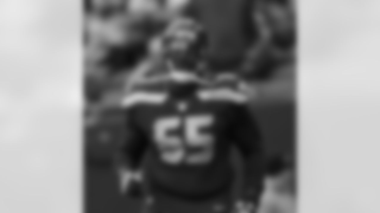 The Seahawks drafted Mississippi State tackle Justin Senior with the 210th overall pick in the 6th round of the 2017 NFL Draft.