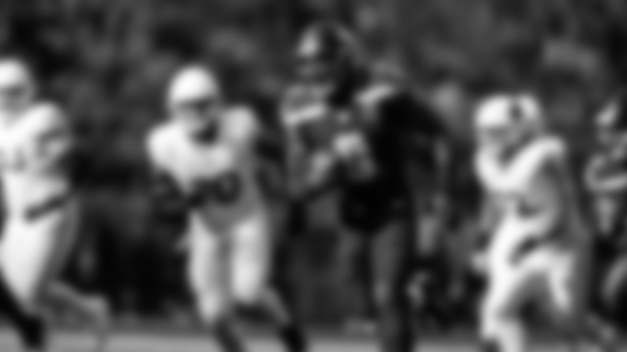 Seattle's DeMarcus Lawrence races to the end zone with a fumble recovery for a touchdown in the first quarter.