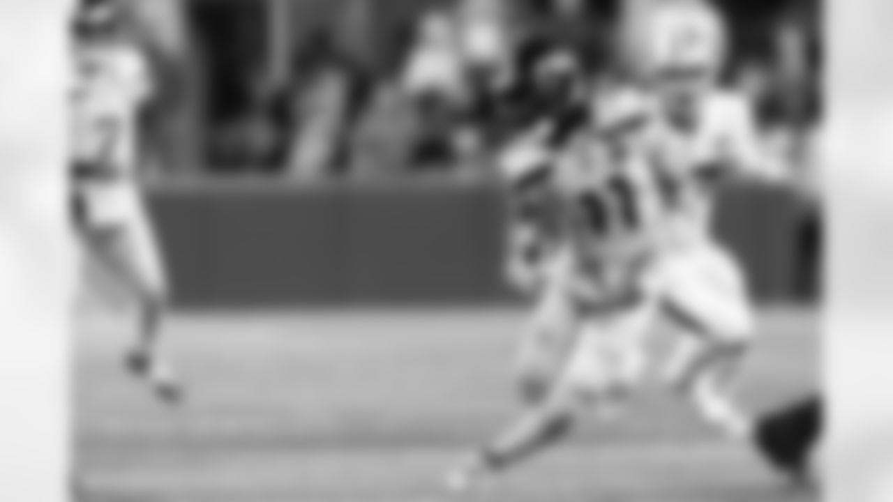 Jaxon Smith-Njigba needs 89 yards for his first-career 1,000-yard season, and to become the 10th player in franchise history to reach that mark.
