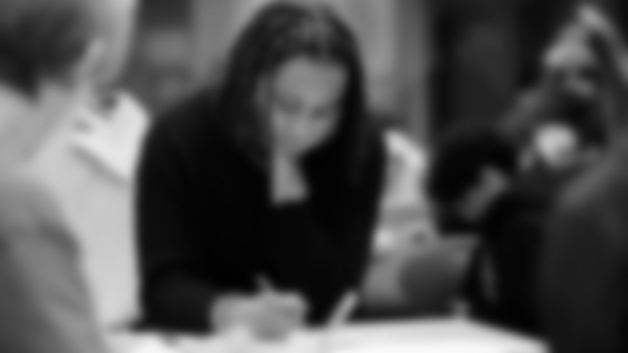 Seahawks Legend Garry Gilliam and Seahawks Dancers surprised teens at the Lake Hills Boys & Girls Club for a fun afternoon of Seahawks activities and crafting. One lucky winner also went home with two tickets to the Divisional Playoff game!