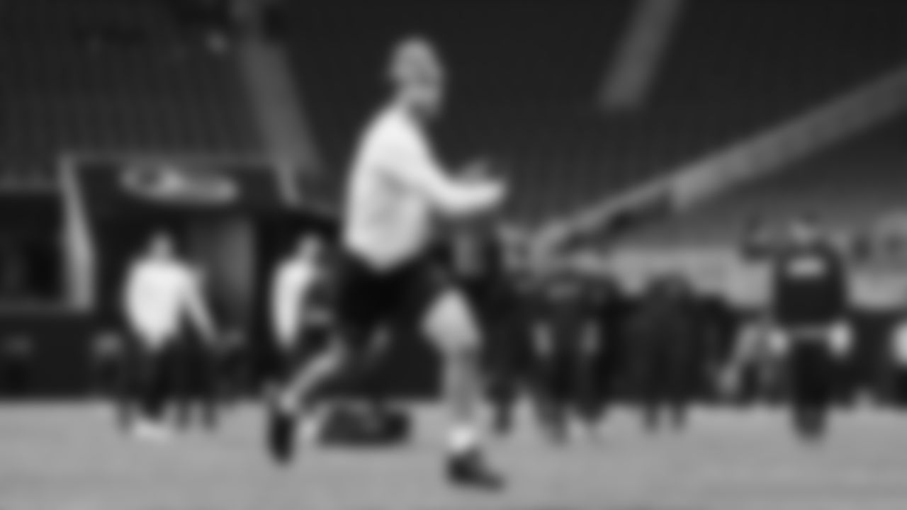 Seahawks tight end AJ Barner (88) warms up at Mercedes-Benz Stadium for the Week 14 matchup vs. the Atlanta Falcons.