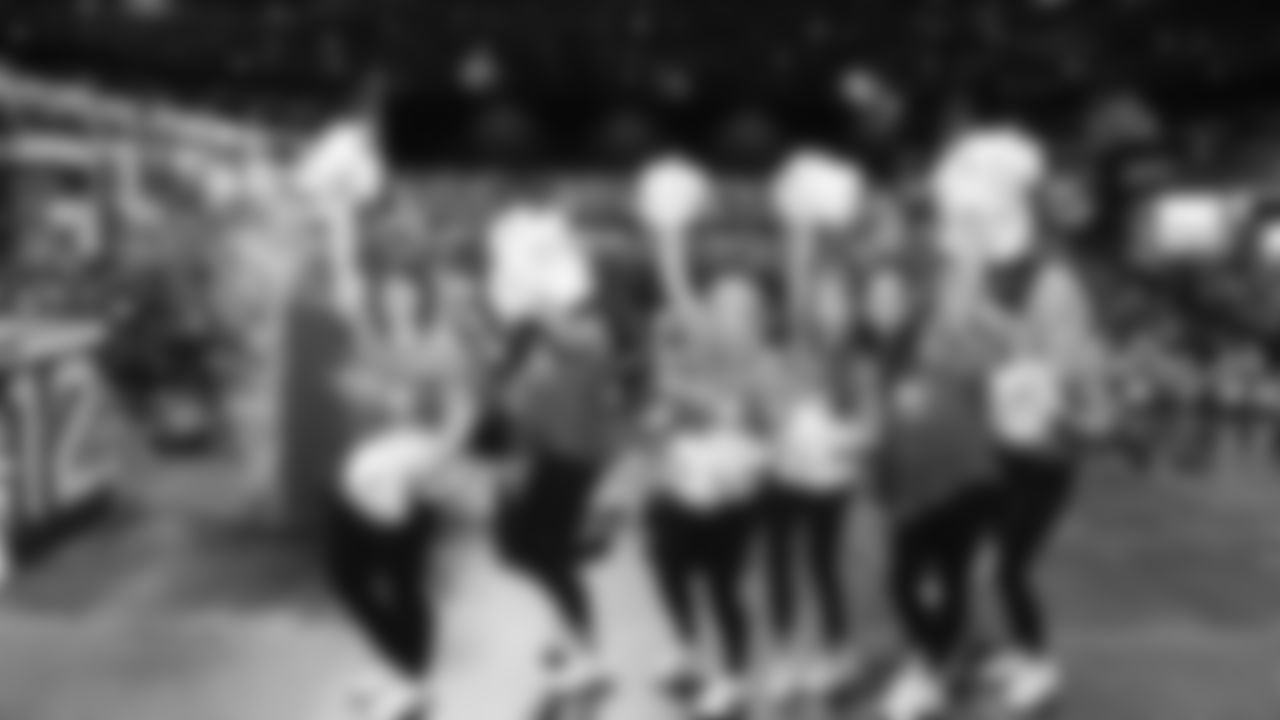 On Saturday, October 5th, Sea Gals/Seahawks Dancers alumni performed at Lumen Field.