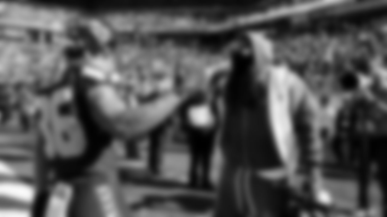 Super Bowl LX Warmups-20260208_22-31-09_6721