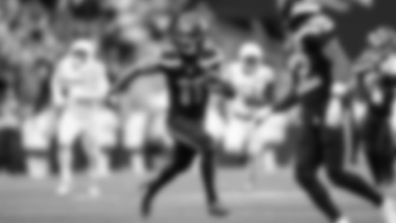 Seahawks receiver Jaxon Smith-Njigba crosses the field on a reception over the middle.