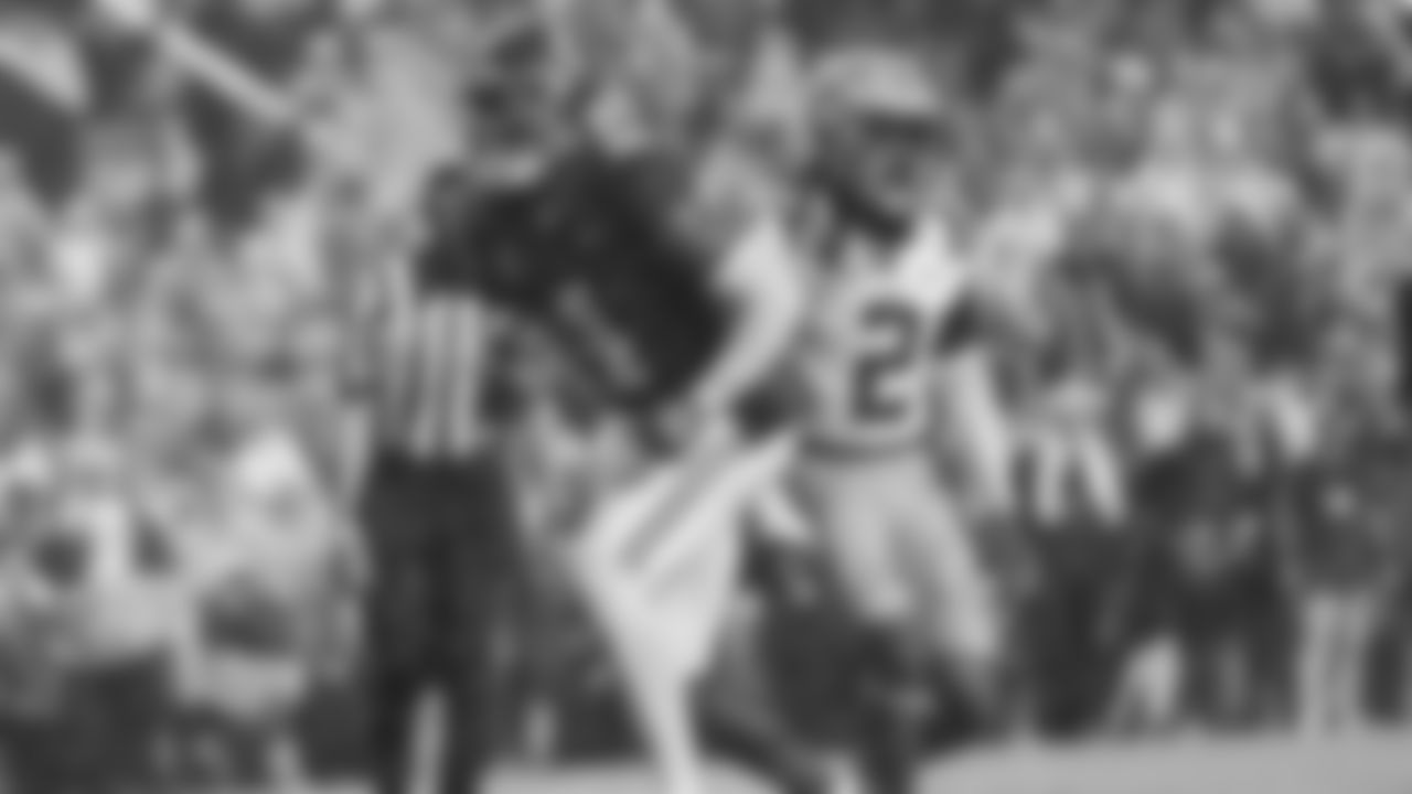 Alabama quarterback Jalen Milroe (4) carries for a touchdown in the first half an NCAA college football game against LSU in Baton Rouge, La., Saturday, Nov. 9, 2024. (AP Photo/Gerald Herbert)