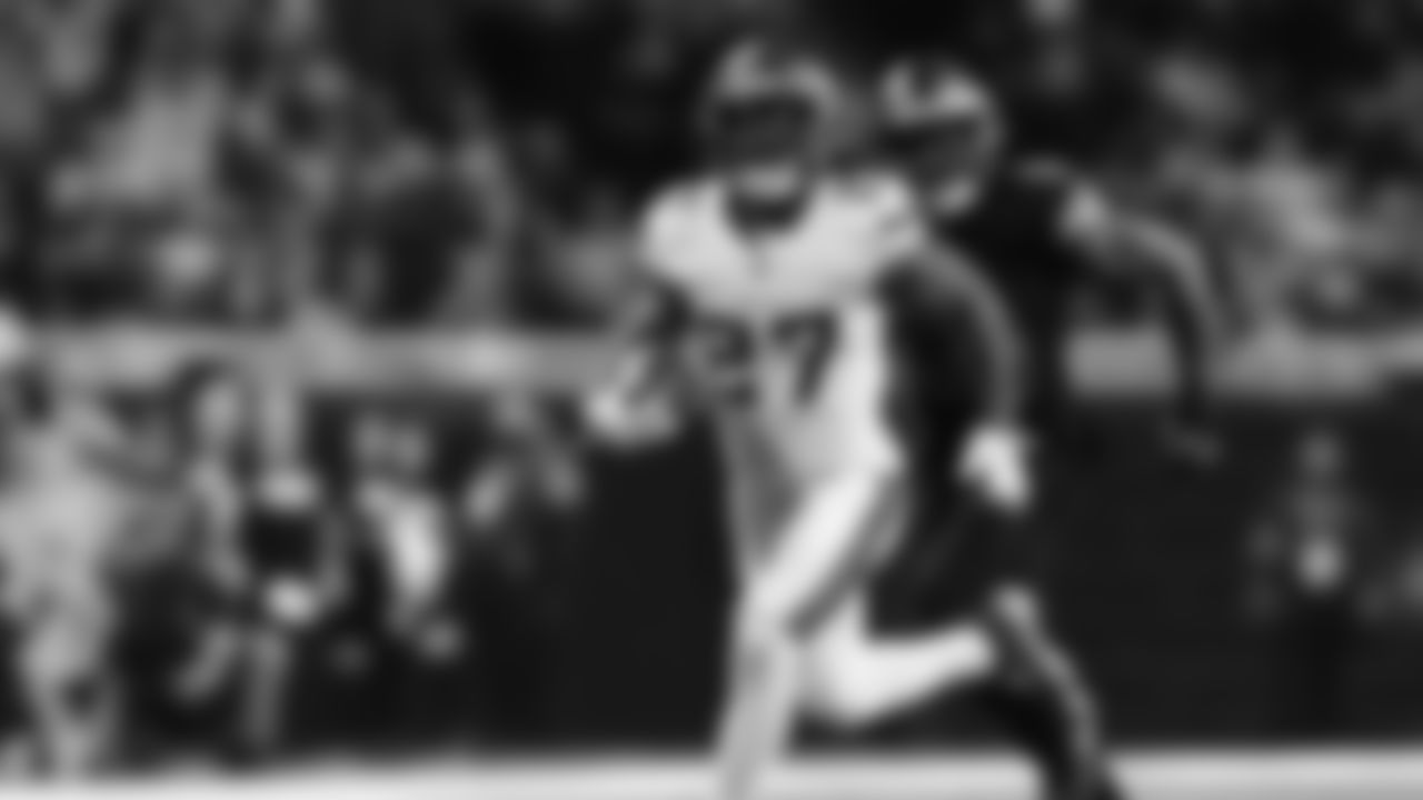 Minnesota Vikings running back Cam Akers (27) carries the ball on a running play during an NFL football game against the Detroit Lions, Sunday, Jan. 5, 2025, in Detroit. The Lions defeated the Vikings 31-9. (Aaron M. Sprecher via AP)